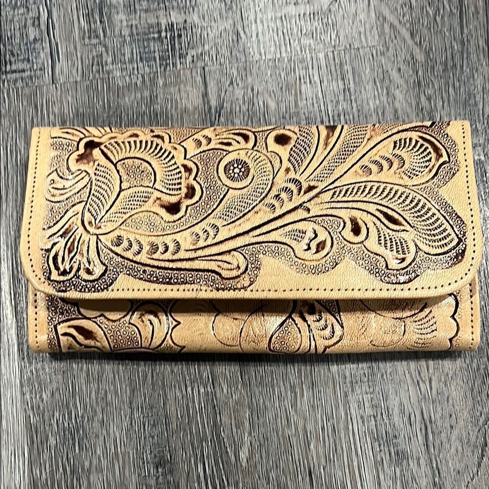 NEW Western handmade leather Elegant Tan Embossed Women's wallet
